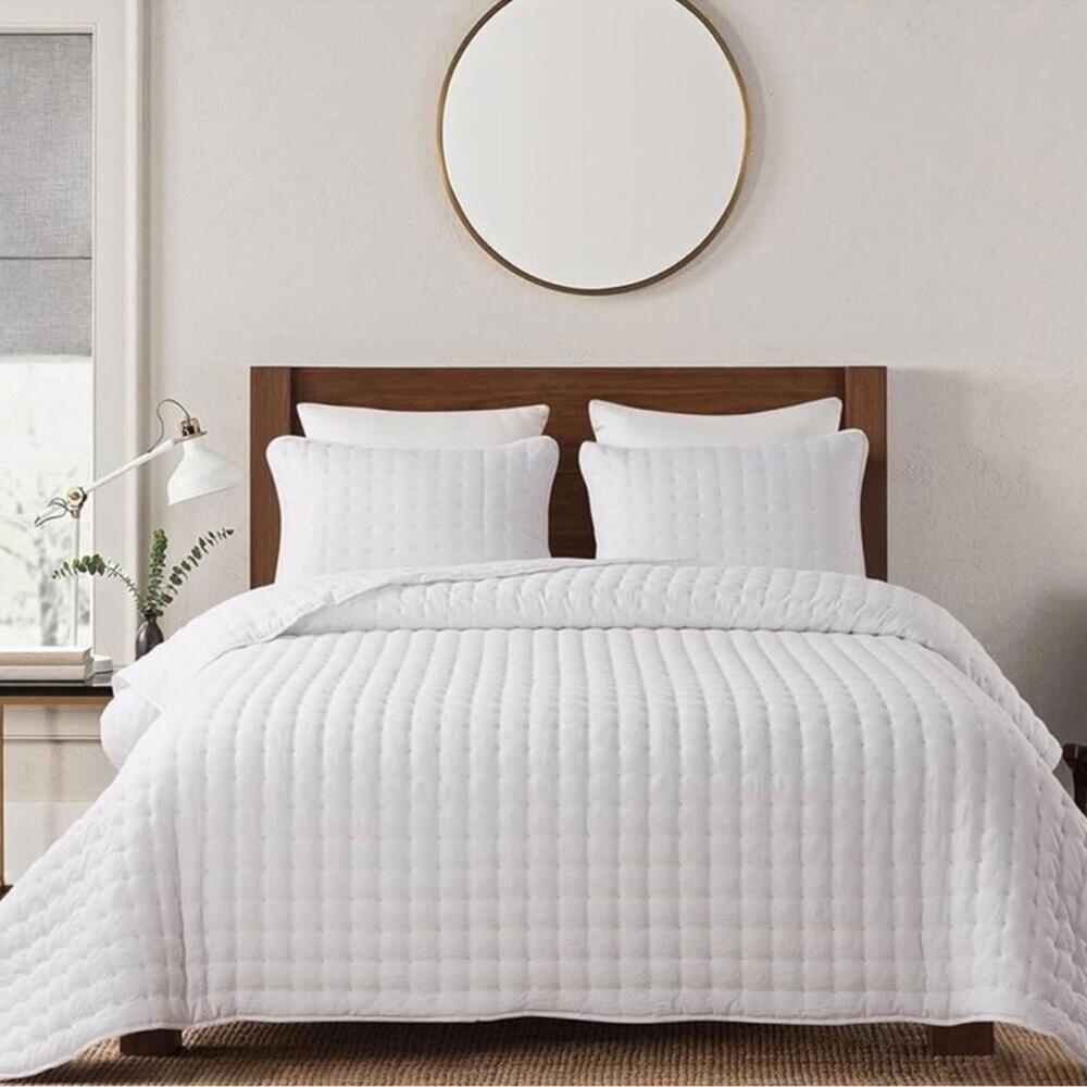π PB Style King Quilt Set Tufted Classic White 3 piece Set - Picture 6 of 6